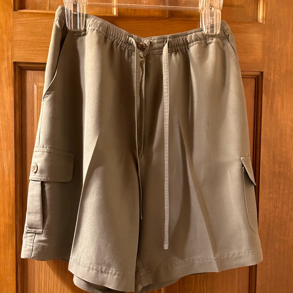Directives womens cargo shorts, size M